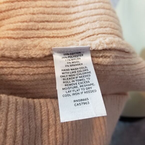 SWEATER SALE 3/$30 Treasure & Bond Pink V-Neck Sweater Size Large - Picture 5 of 5